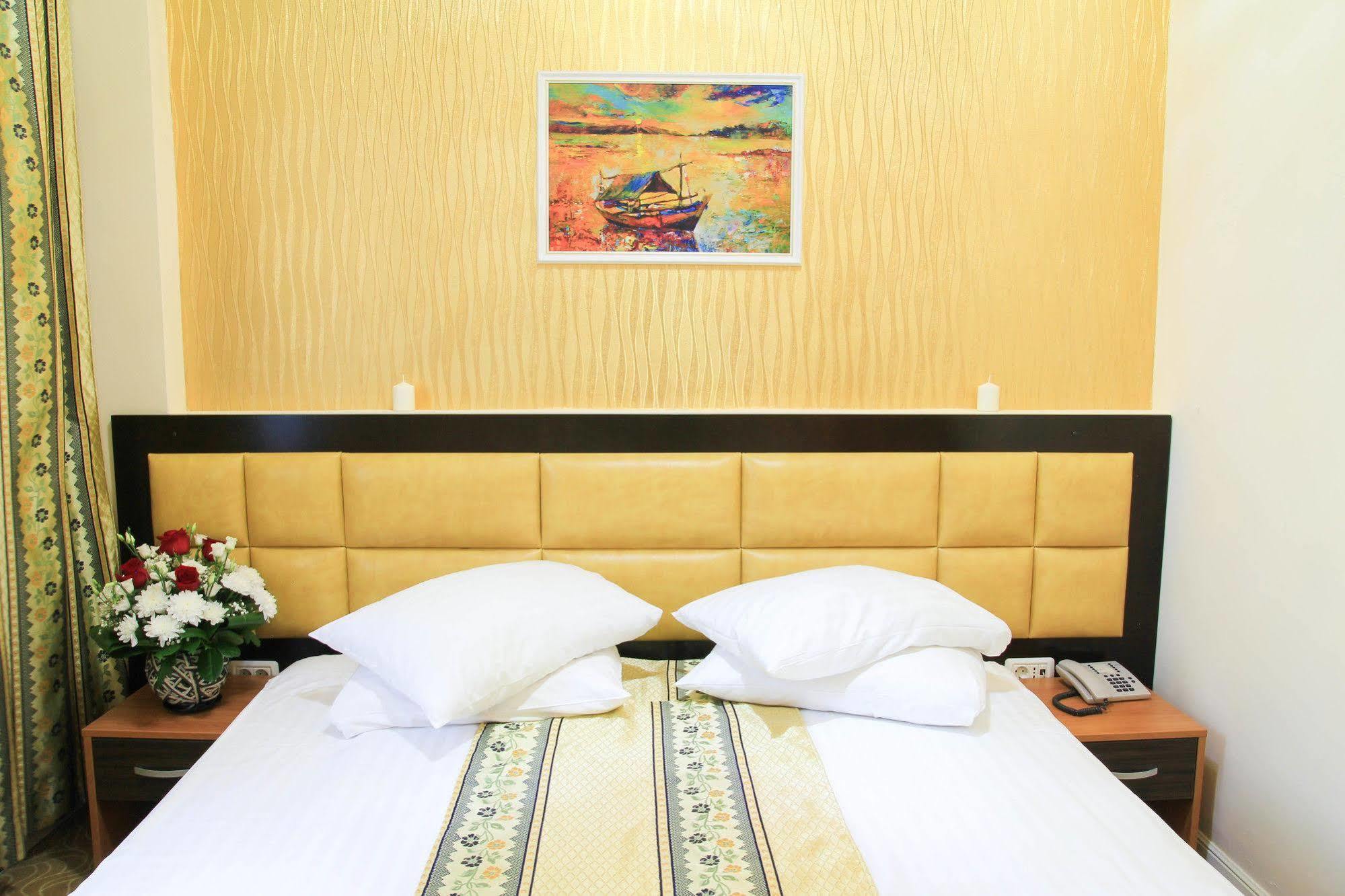 Best Western Hotel Lev Or I Bucareste Exterior foto